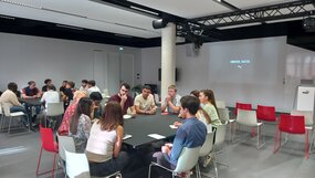 Tables rondes avec des professionnels