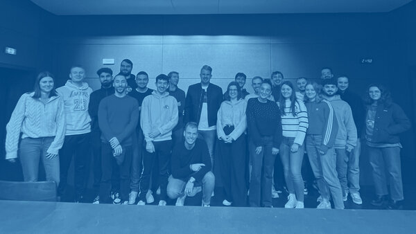Rodolphe Beyer et les étudiant.es du master marketing du sport