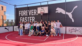Les étudiant·es de M1 et M2 du master Marketing du sport au siège strasbourgeois de Puma