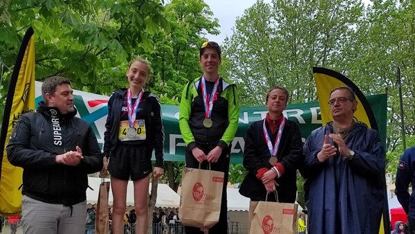 Claire Meyer sur la première place du podium 